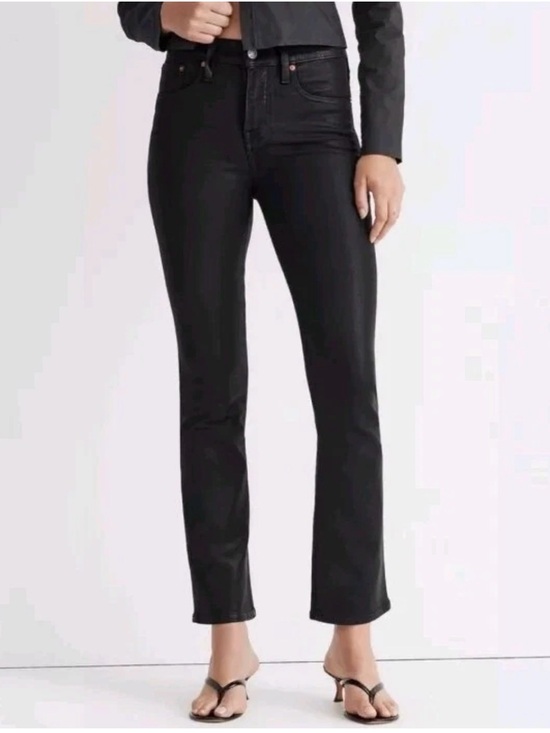 Madewell Denim - Madewell Mid-Rise Kick Out Crop Jeans in True Black Wash Coated Edition size 28
